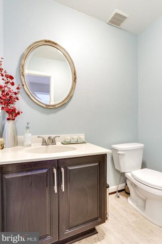 5819 Tudor Ln, Rockville MD 20852-2852 exterior