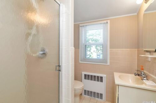 93 Fenimore St, Valley Stream NY 11580-3408 exterior