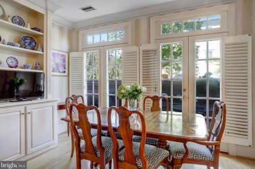 25 Wilkes St, Alexandria VA 22314-3853 exterior