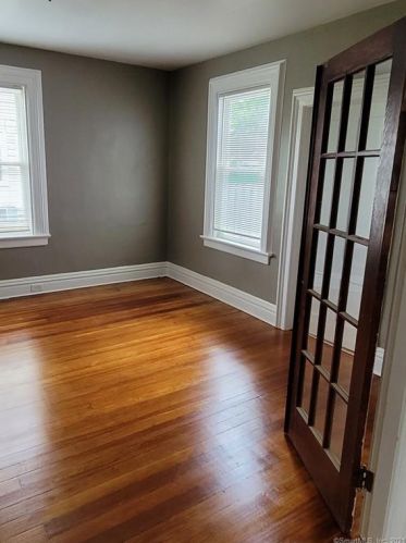 22 Russell St, Enfield CT 06082-3317 exterior