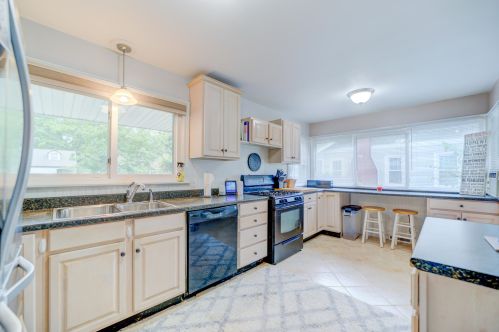 1205 Ml Ave, Meskegon MI 49445-3013 exterior