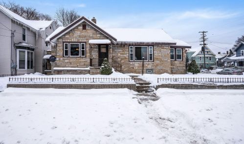 1094 Sanford St, Meskegon MI 49444-1437 exterior