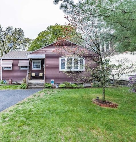 75 Knollwood St, Springfield, MA 01104-1805