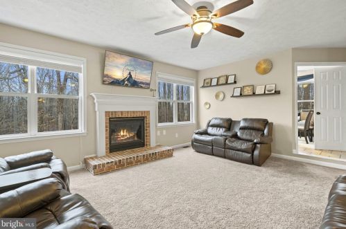 1690 Heather Ln, Huntingtown MD 20639-4109 exterior