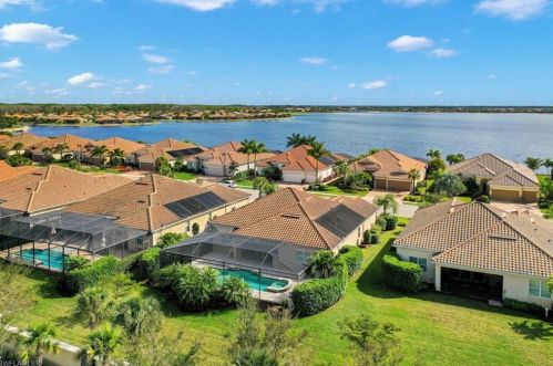 9298 Quarry Dr, Naples FL 34120-5222 exterior