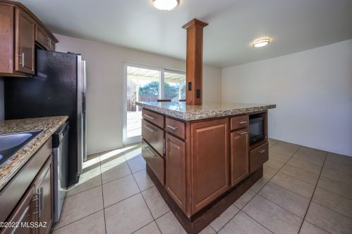 702 Kent Dr, Tucson AZ 85710-2442 exterior