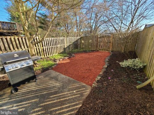 7443 Duddington Dr, Alexandria VA 22315-3849 exterior