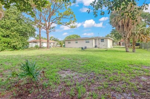 870 109 Ave, Naples FL 34108-1808 exterior