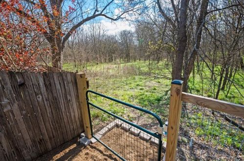 7000 Bay City Bnd, Austin TX 78725-2938 exterior