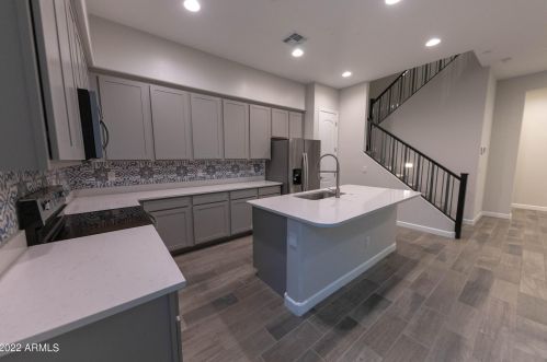 3033 37th Way, Phoenix AZ  85018-2219 exterior