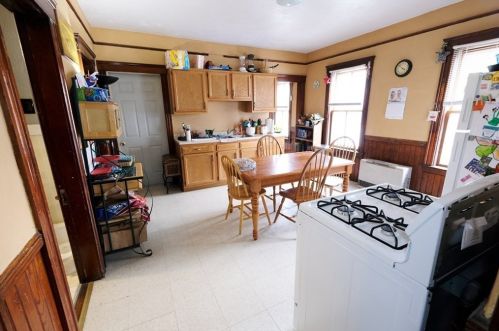 21 Woodward St, Worcester MA 01610-2937 exterior