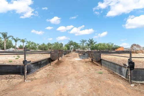 19030 Santa Rosa Mine Rd, Perris CA 92570-7769 exterior