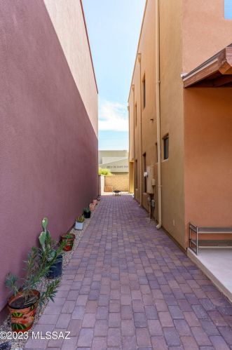 150 Castlefield Cir, Tucson AZ  85704-5783 exterior