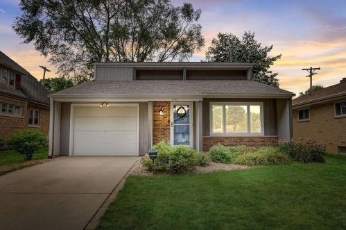 9916 Grantosa Dr, Milwaukee WI  53222-1411 exterior