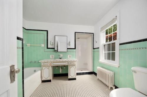 655 Pleasant Vly Pkwy, Providence RI 02908-4214 exterior