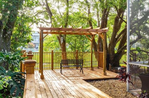 15704 Mifflin Ct, Tampa FL exterior