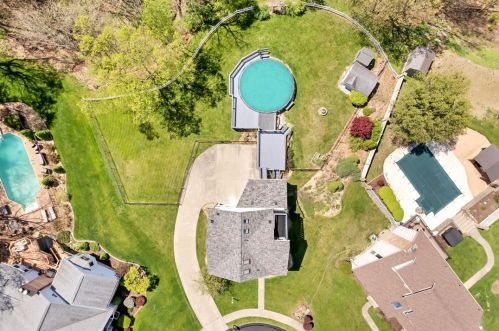 408 Larchmont Ct, Moon Twp PA  15108-9100 exterior