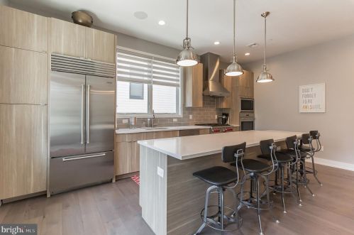 307 Green St, Philadelphia PA 19130-3914 exterior