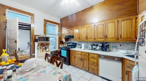 2401 New York Ave, Union City NJ 07087-4515 exterior