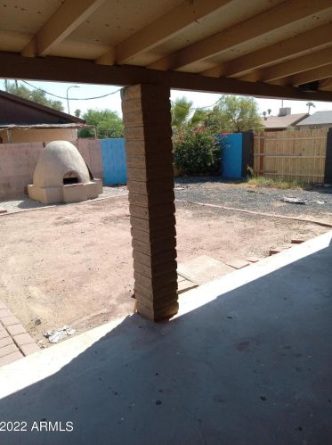 2021 66 Ave, Phoenix AZ 85033-2711 exterior