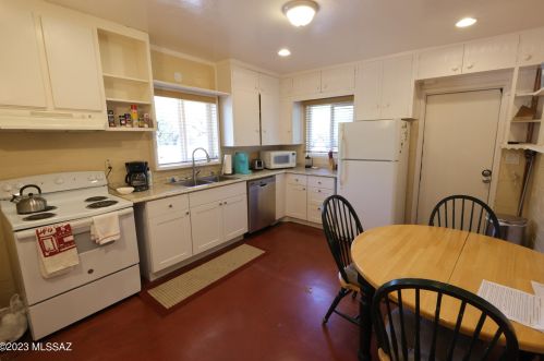 10700 Tanque Verde Rd, Tucson AZ 85749-9611 exterior