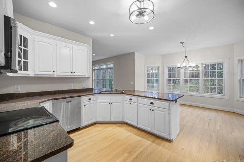 10 Azalea Ln, Ellington CT  06029-3063 exterior