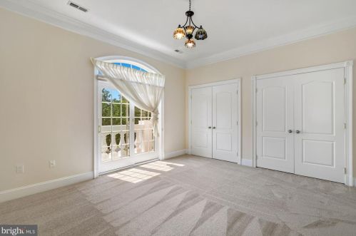 12705 Greenbriar Rd, Rockville MD 20854-6324 exterior