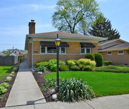 9233 Hamlin Ave, Chicago, IL 60805-1419