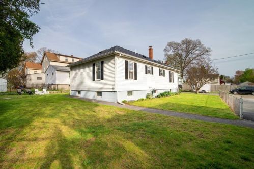 45 Grover St, Providence RI 02909-5209 exterior