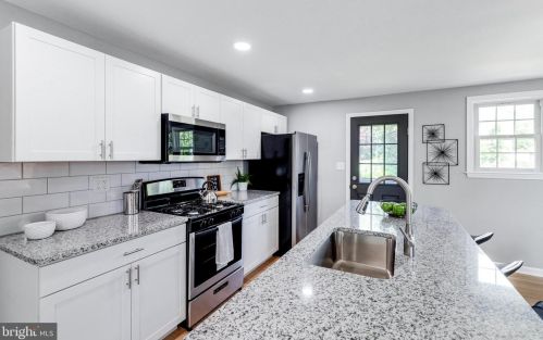 337 Holland St, Chester PA 19022-1011 exterior