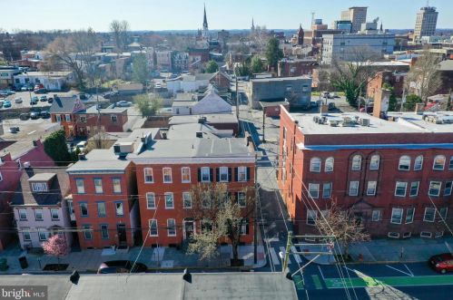 126 Walnut St, Lancaster PA 17602-5043 exterior