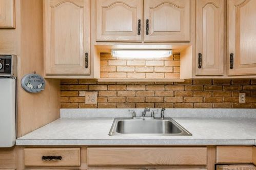 93 Sheridan Rd, Enfield CT 06082-4127 exterior