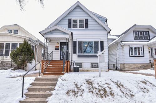 3135 15th St, Milwaukee, WI 53215-4629