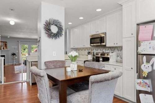 305 Covington Grn Ln, Patterson NY 12563-2412 exterior