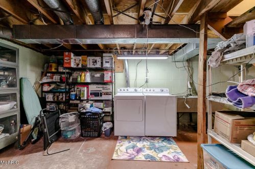 1564 Hansen St, Meskegon MI 49445-1238 exterior