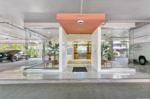 427 Launiu St, Honolulu HI 96815-2200 exterior