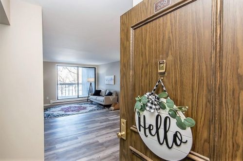 4215 100th St, Milwaukee WI  53222-1301 exterior