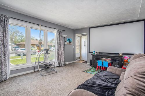 3062 Eastland Rd, Meskegon MI 49441-3975 exterior