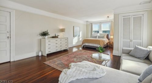 180 Christopher St, Montclair NJ 07042-4206 exterior