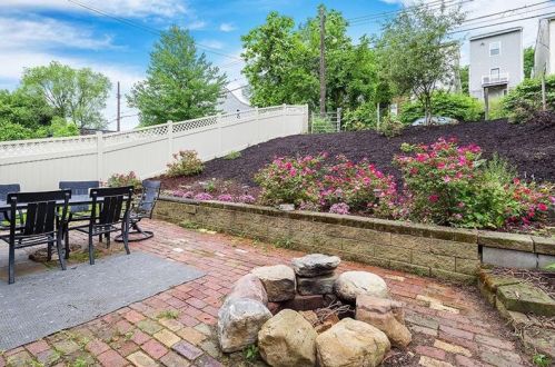 5015 Broad St, Pittsburgh PA  15224-2403 exterior