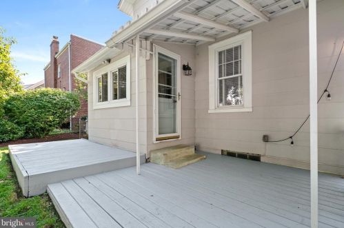 16 Masonic View Ave, Alexandria VA  22301-2204 exterior