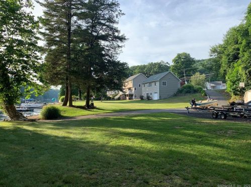 469 Roosevelt Dr, Seymour CT 06478-2701 exterior