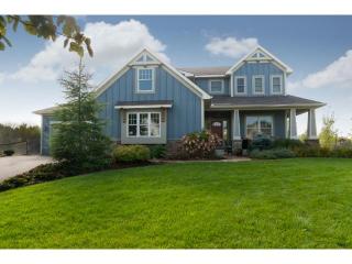 1061 Symphony Ln, Chaska, MN 55318-4589