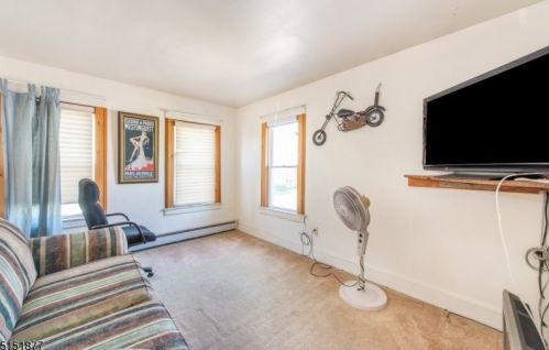 20 Sindle Ave, West Paterson NJ 07424-1650 exterior