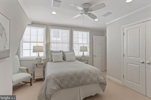 121 6 St, Washington DC 20002-2215 exterior