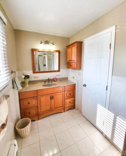 2919 Woodbridge Ave, Edison NJ 08837-3308 exterior