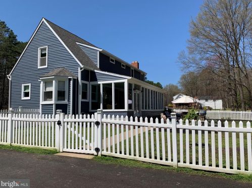 7625 Locust Grv Rd, Glen Burnie MD 21060-8453 exterior