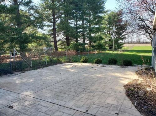 2425 Willow Rd, Springfield OH  45502-9596 exterior