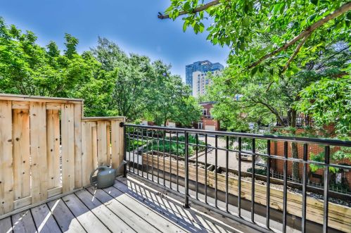 253 Goethe St, Chicago IL 60610-1803 exterior