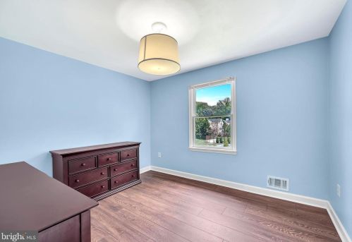 47 Crestwood Dr, Trenton NJ 08690-1936 exterior